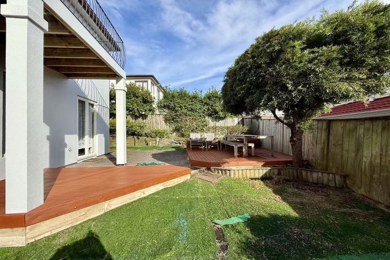 Photo of property in 84 Moyrus Crescent, East Tamaki Heights, Auckland, 2016