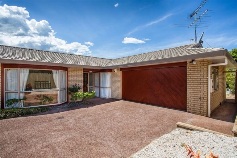 Photo of property in 30 Vanderbilt Parade, Albany, Auckland, 0632