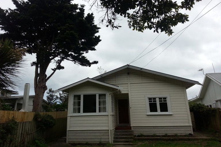Photo of property in 7 Tawa Street, Eastbourne, Lower Hutt, 5013