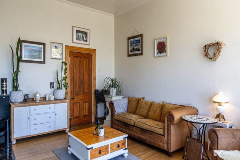 Photo of property in 110 Peel Street, Westport, 7825