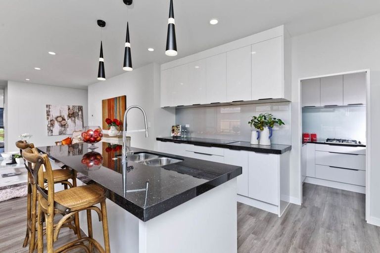 Photo of property in 3 Crompton Place, Orewa, 0931