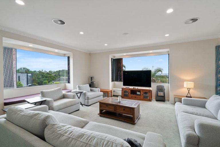 Photo of property in 56 Ribbonwood Crescent, Goodwood Heights, Auckland, 2105