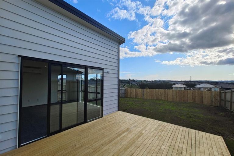 Photo of property in 19 Opouatu Avenue, Glenbrook, Waiuku, 2681