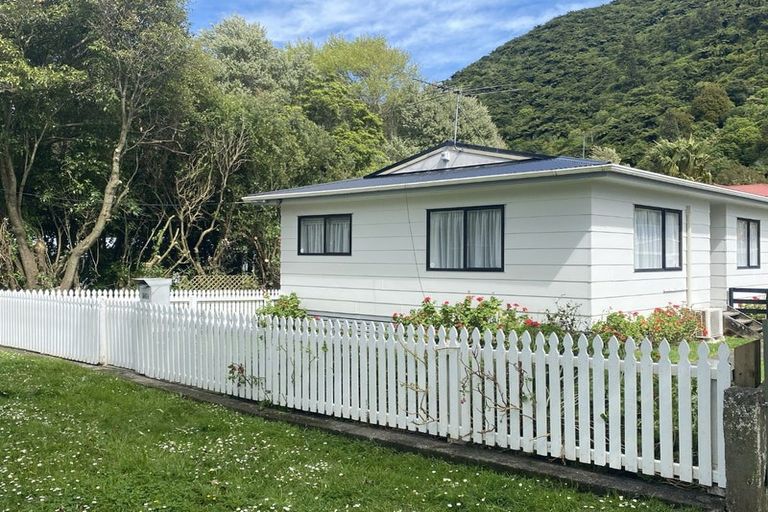 Photo of property in 36a Black Beech Street, Birchville, Upper Hutt, 5018