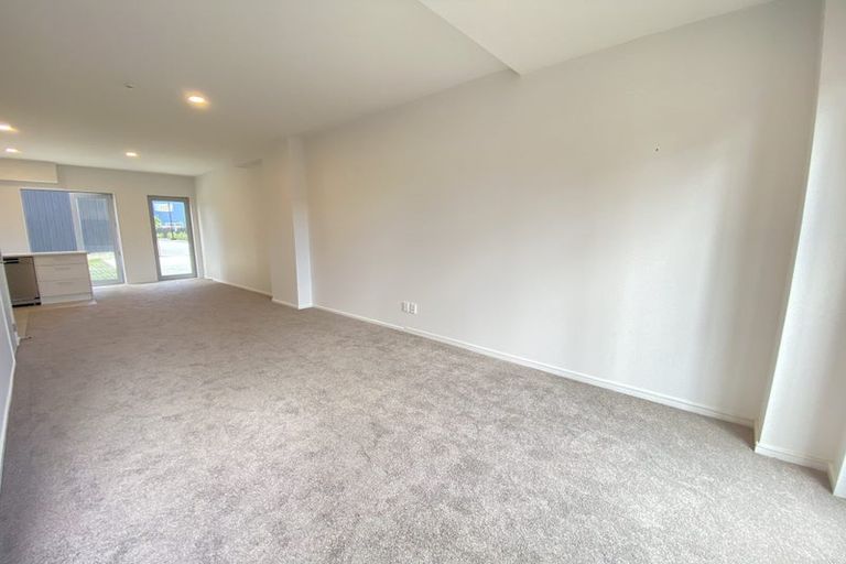 Photo of property in 57d Edmonton Road, Henderson, Auckland, 0612