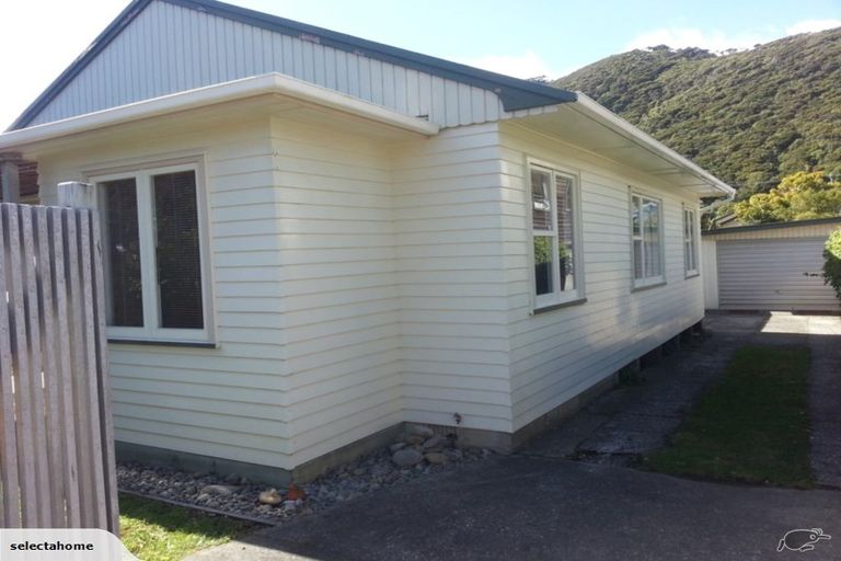 Photo of property in 39 Tuatoru Street, Eastbourne, Lower Hutt, 5013