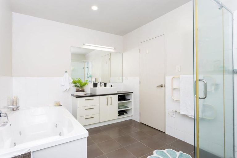 Photo of property in 29 Schopolo Place, Schnapper Rock, Auckland, 0632