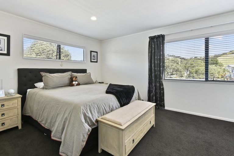 Photo of property in 13 Bertram Road, Kawakawa Bay, Papakura, 2585