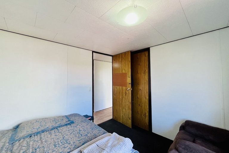 Photo of property in 5 Kopara Place, Clendon Park, Auckland, 2103