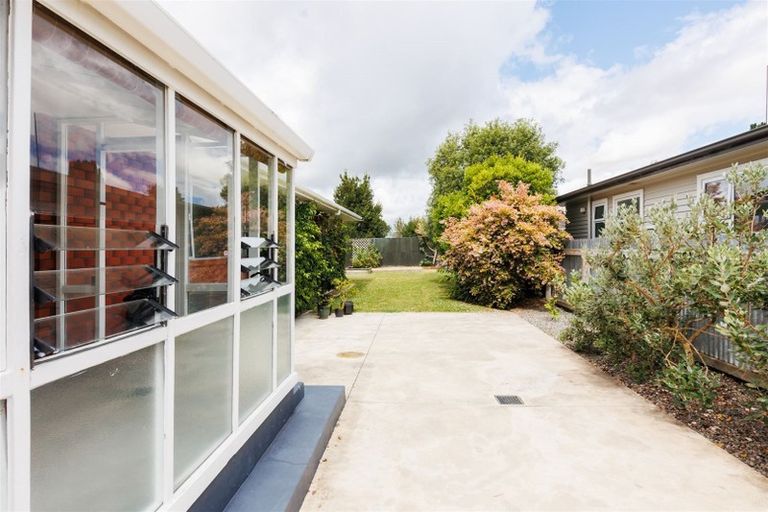 Photo of property in 20 Westhaven Grove, Takaro, Palmerston North, 4412