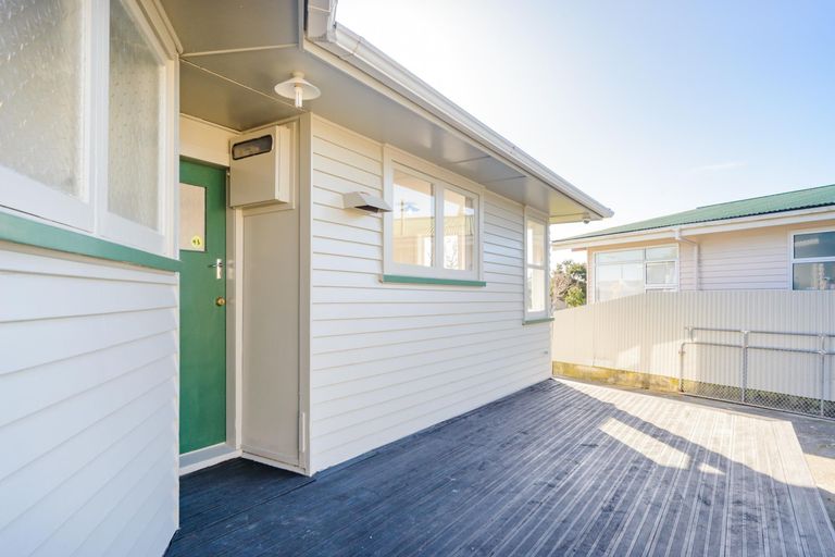 Photo of property in 24 Holdsworth Avenue, Milson, Palmerston North, 4414