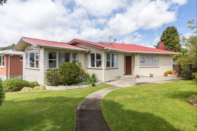 Photo of property in 32 Highbury Drive, Levin, 5510