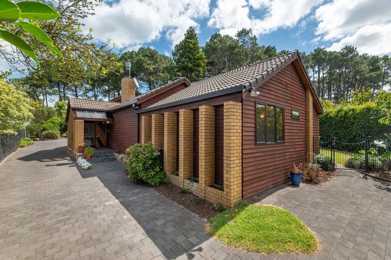 Photo of property in 106 Kowhai Road, Campbells Bay, Auckland, 0630