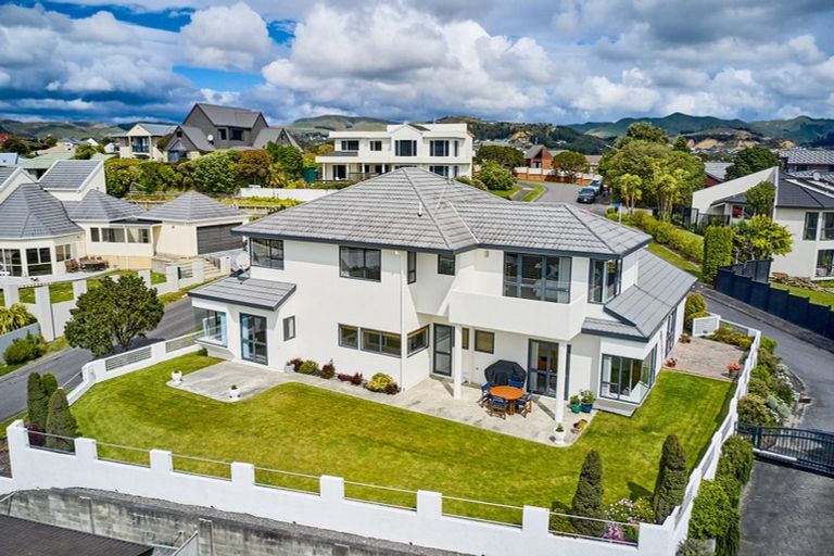 Photo of property in 30 Molyneux Close, Whitby, Porirua, 5024