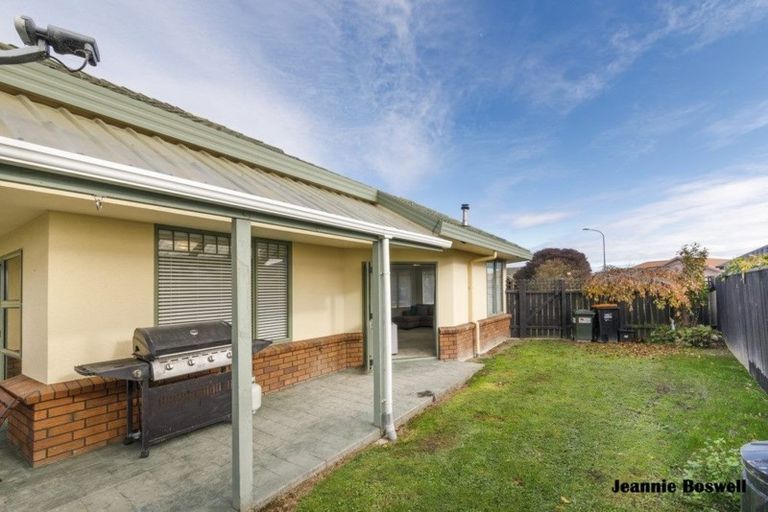 Photo of property in 30 Caroline Crescent, Highbury, Palmerston North, 4412