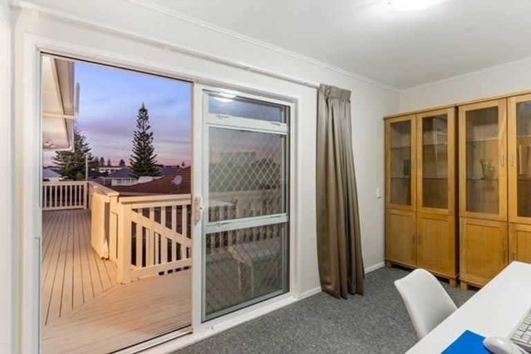 Photo of property in 220 Centreway Road, Orewa, 0931