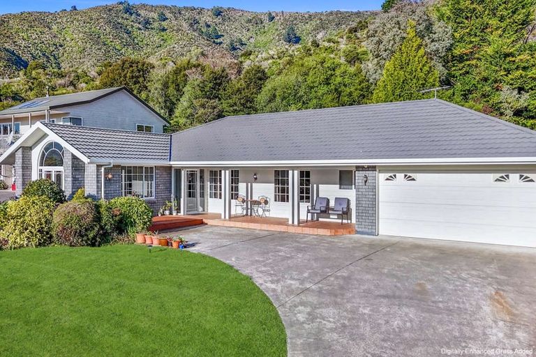 Photo of property in 22 Rimu Terrace, Waikawa, Picton, 7220