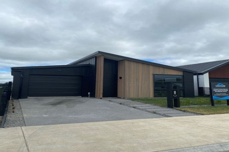 Photo of property in 17 Overton Street, Rototuna North, 3210