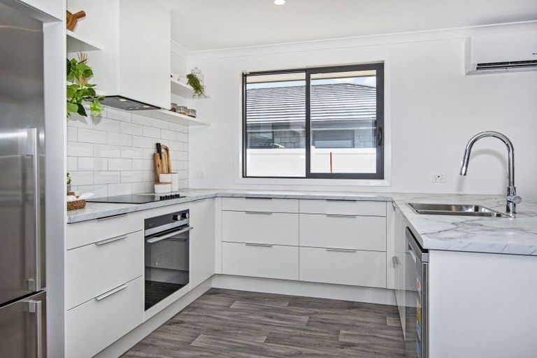 Photo of property in 30 Kapiakauri Road, One Tree Point, 0118