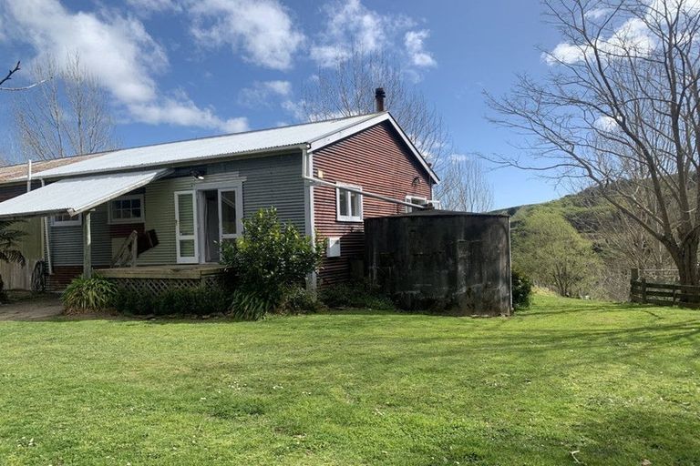 Photo of property in 1471 Masterton Castlepoint Road, Tauweru, Masterton, 5889