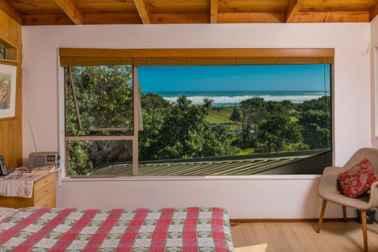Photo of property in 393 Motutara Road, Muriwai, Waimauku, 0881