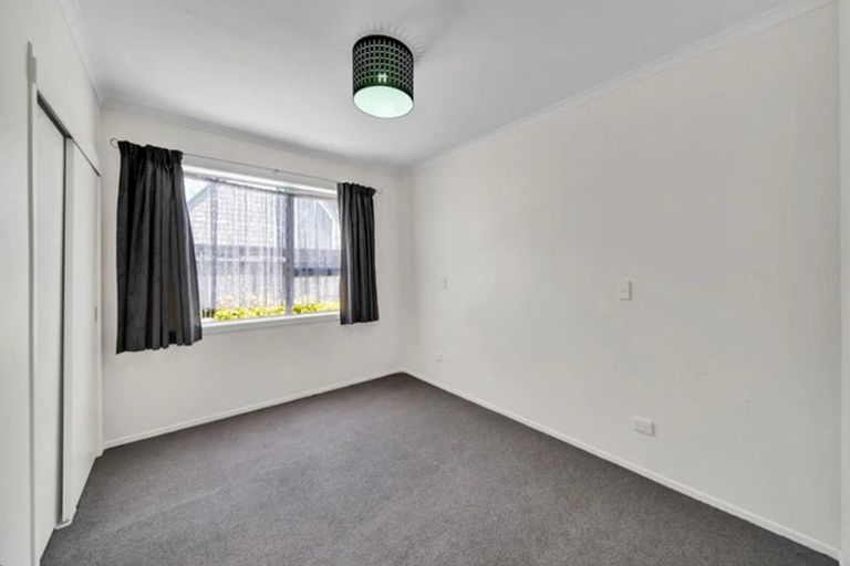 Photo of property in 13 Ambury Place, Merrilands, New Plymouth, 4312