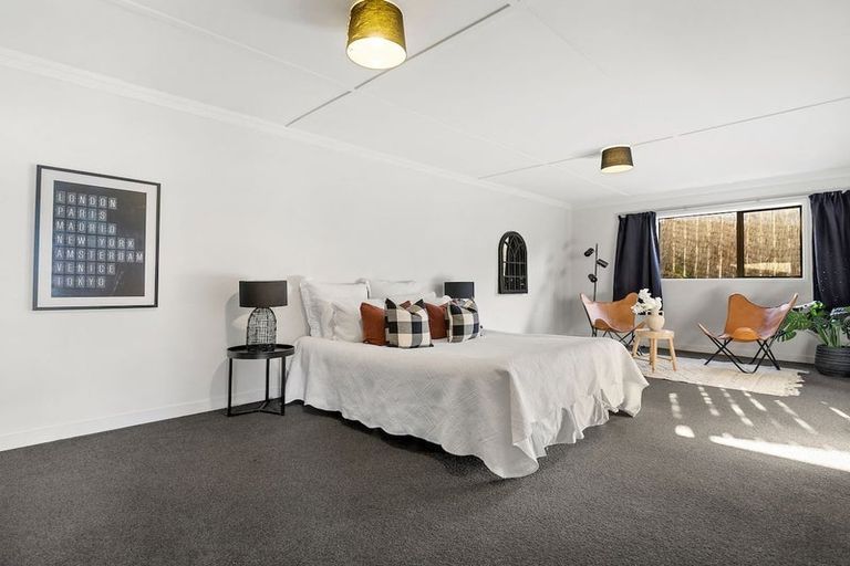 Photo of property in 44 Wynyard Crescent, Fernhill, Queenstown, 9300