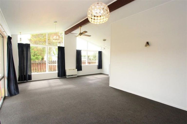 Photo of property in 16 Pickering Crescent, Chedworth, Hamilton, 3210