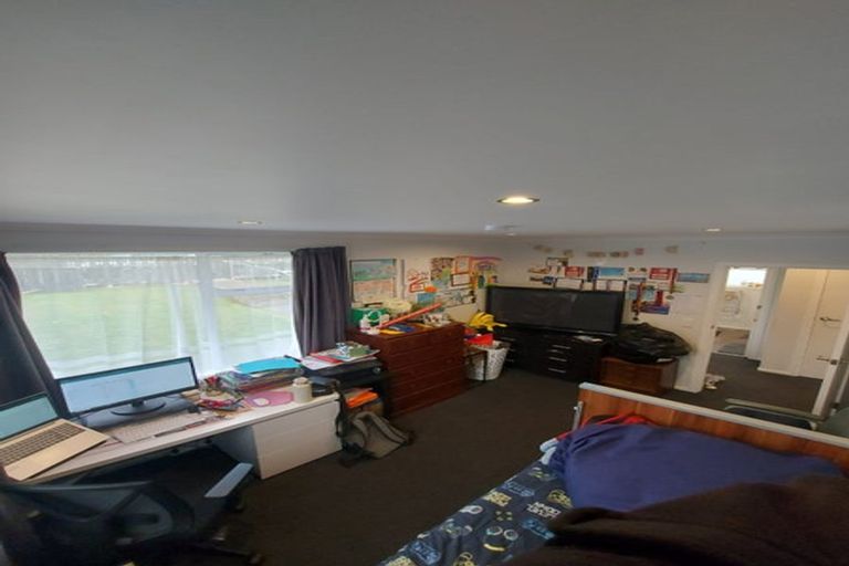 Photo of property in 5 Chew Place, Ranui, Porirua, 5024