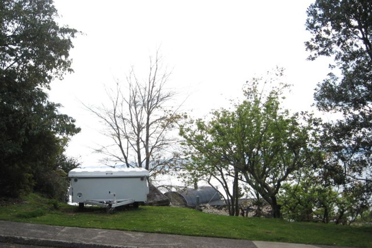 Photo of property in 26 Tupara Crescent, Kawaha Point, Rotorua, 3010