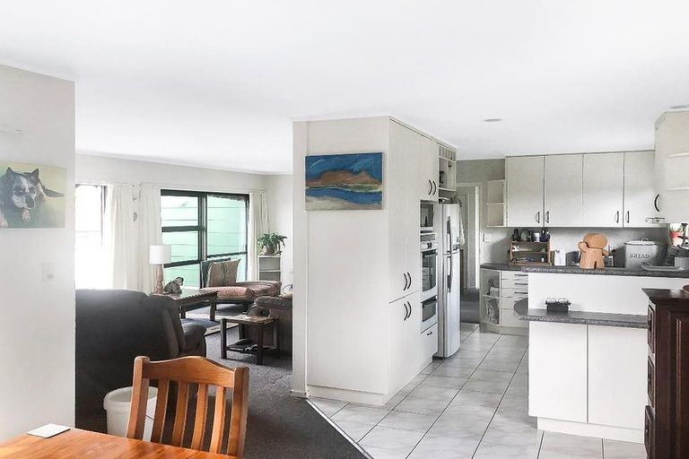 Photo of property in 18 Glencoe Road, Browns Bay, Auckland, 0630