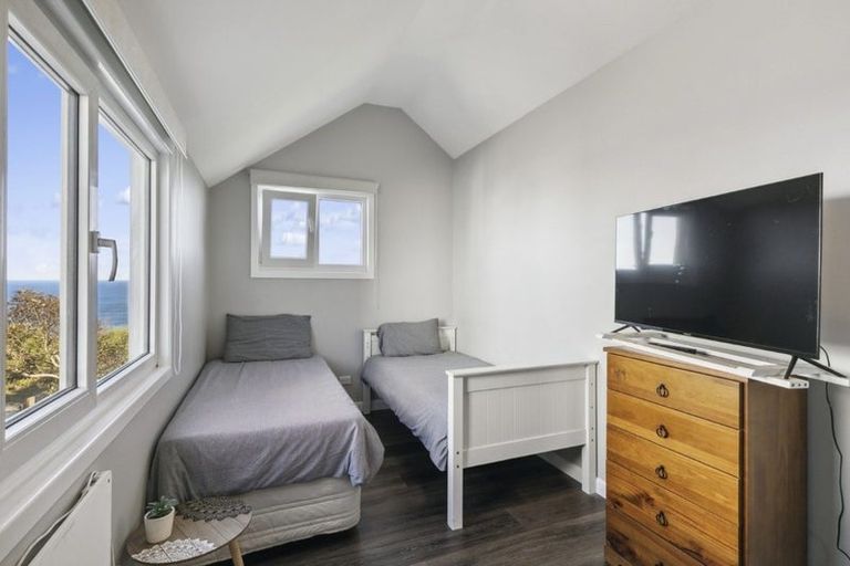 Photo of property in 2b Paratu Way, Strathmore Park, Wellington, 6022