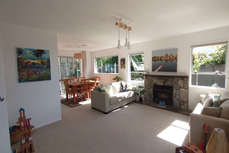 Photo of property in 24 Rewarewa Crescent, Waikanae, 5036