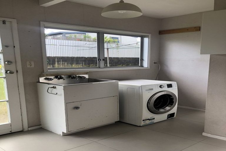 Photo of property in 59 Mcfadzean Drive, Blockhouse Bay, Auckland, 0600