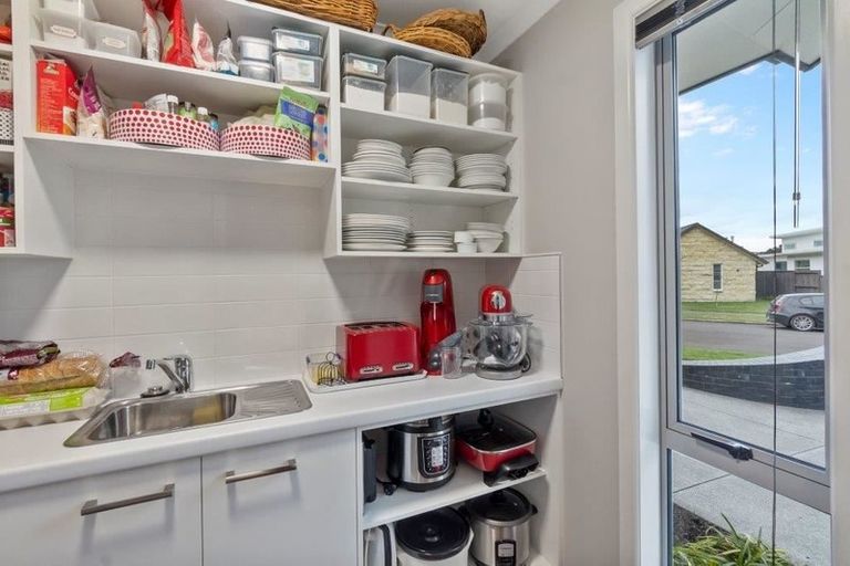 Photo of property in 18 Amokura Crescent, Flagstaff, Hamilton, 3210