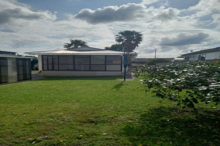 Photo of property in 6 Balwyn Place, Clendon Park, Auckland, 2103