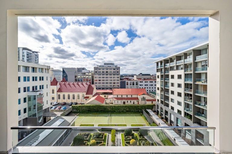 Photo of property in Sanctum Apartment, 10 Ebor Street, Te Aro, Wellington, 6011