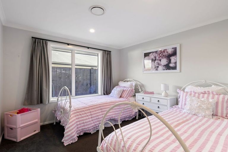 Photo of property in 111 Johnstone Drive, Fitzherbert, Palmerston North, 4410