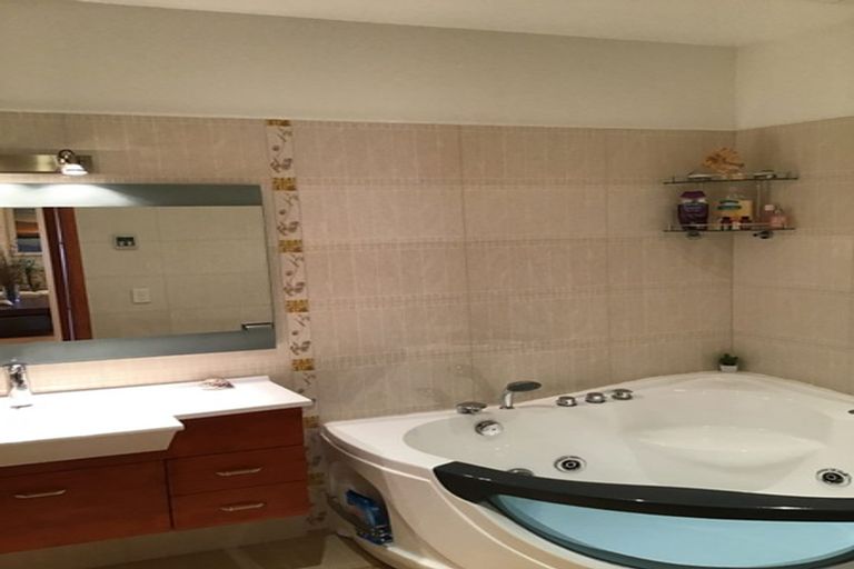 Photo of property in 7 Craigieburn Lane, Mount Pleasant, Christchurch, 8081