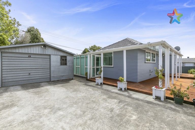 Photo of property in 353 Stokes Valley Road, Stokes Valley, Lower Hutt, 5019