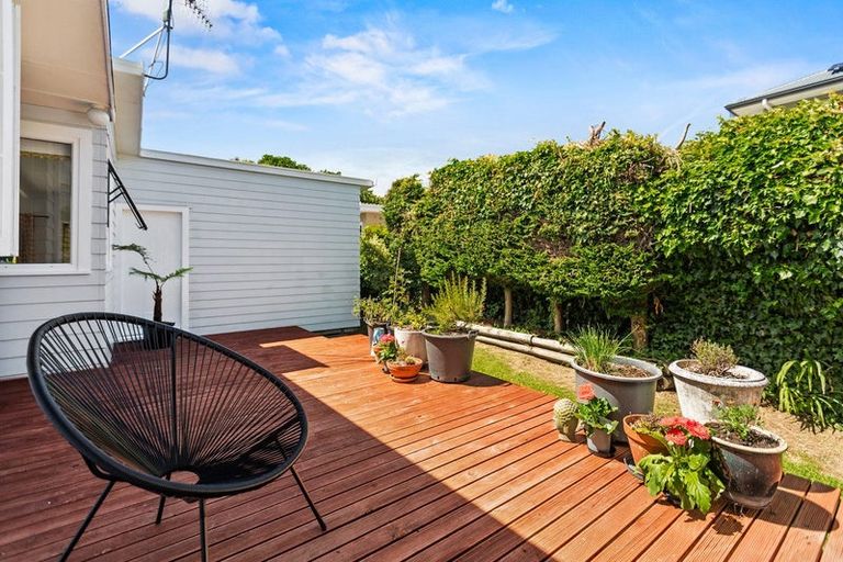 Photo of property in 39 Tiromoana Road, Raumati South, Paraparaumu, 5032