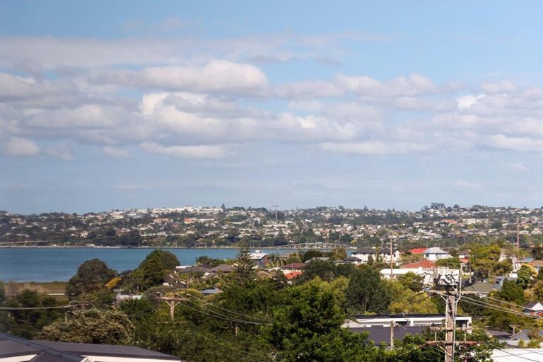 Photo of property in 2/1 Egremont Street, Belmont, Auckland, 0622