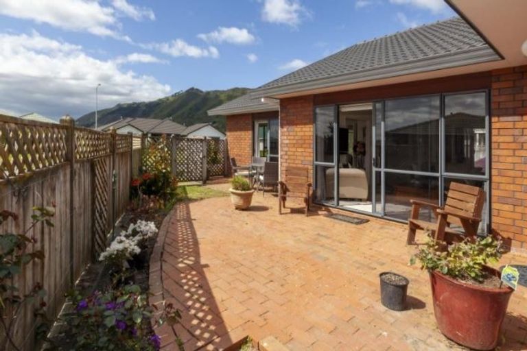 Photo of property in 8 Cranbrook Grove, Waikanae, 5036