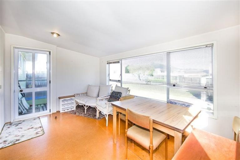 Photo of property in 276 Glenfield Road, Glenfield, Auckland, 0629