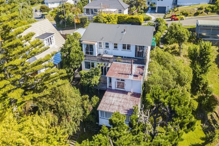 Photo of property in 30 Mana View Road, Paremata, Porirua, 5026