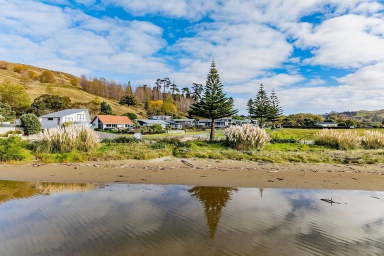 Photo of property in 3428 Pourerere Beach Road, Pourerere, Omakere, 4271