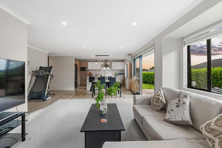 Photo of property in 8 Grenache Way, Kumeu, 0810