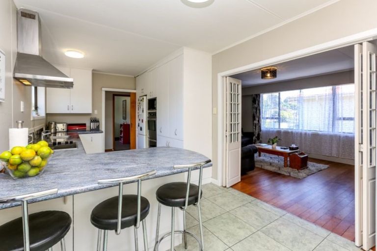 Photo of property in 117 Omata Road, Marfell, New Plymouth, 4310