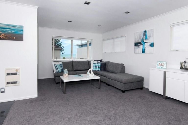 Photo of property in 2/21 The Esplanade, Eastern Beach, Auckland, 2012