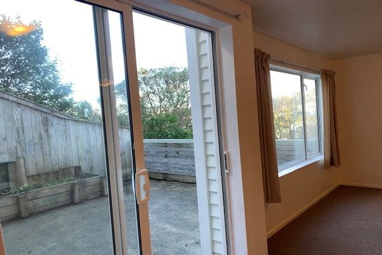 Photo of property in 14 Kopiko Way, Brooklyn, Wellington, 6021